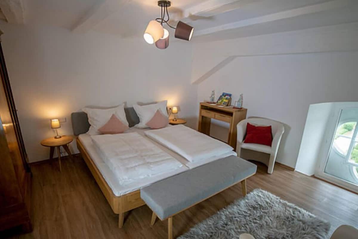 Desk, iron/ironing board, rollaway beds, free WiFi