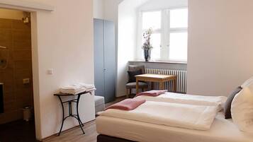 Schreibtisch, Bügeleisen/Bügelbrett, Zustellbetten, kostenloses WLAN