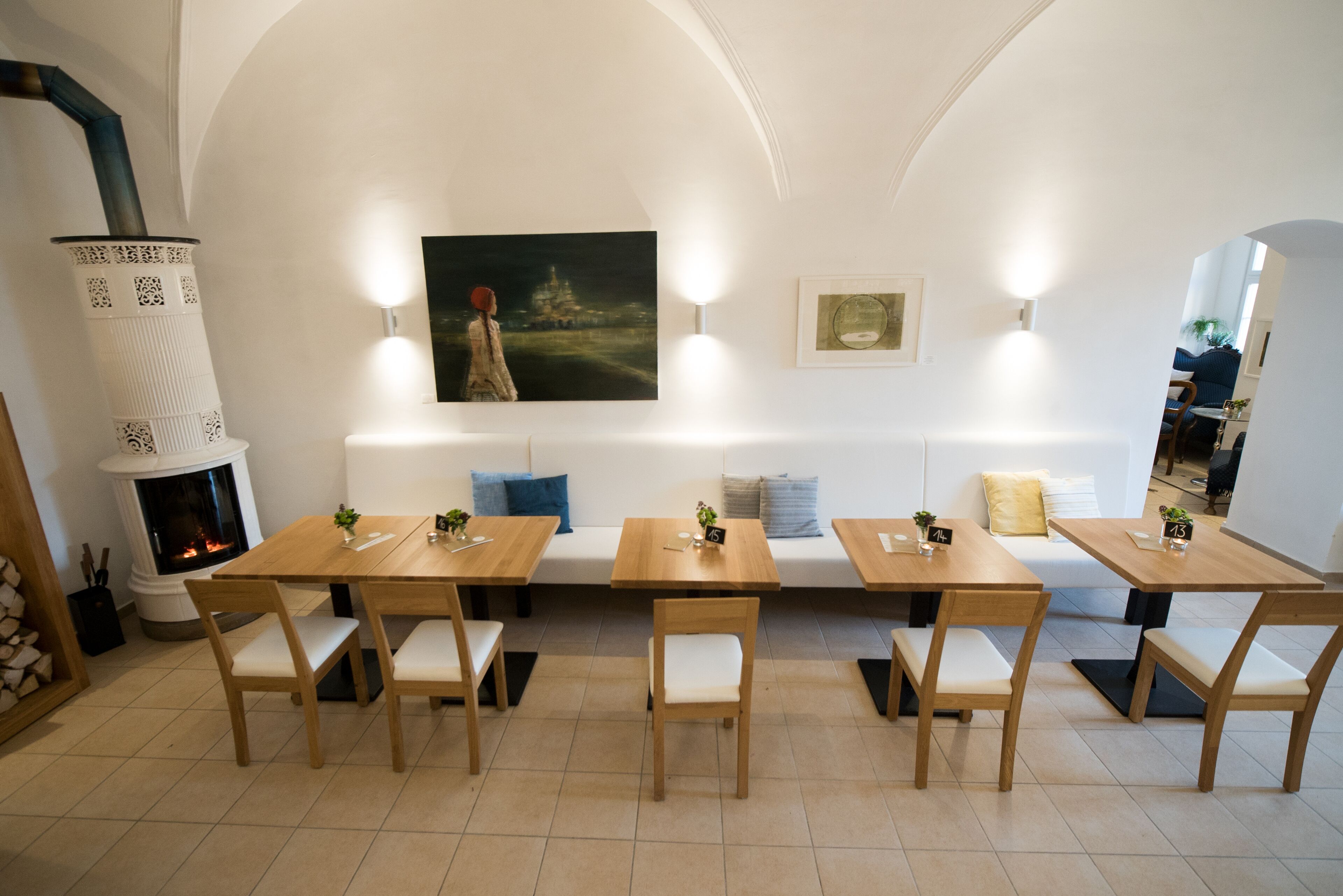 每日供应自助式早餐（每人 EUR 16）