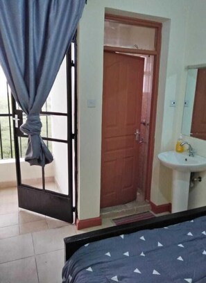Premium bedding, iron/ironing board, free WiFi - 61 Residence (Syokimau)