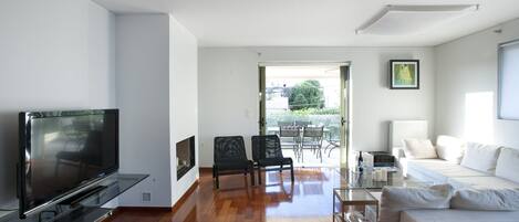 Apartment | Living area | Smart TV