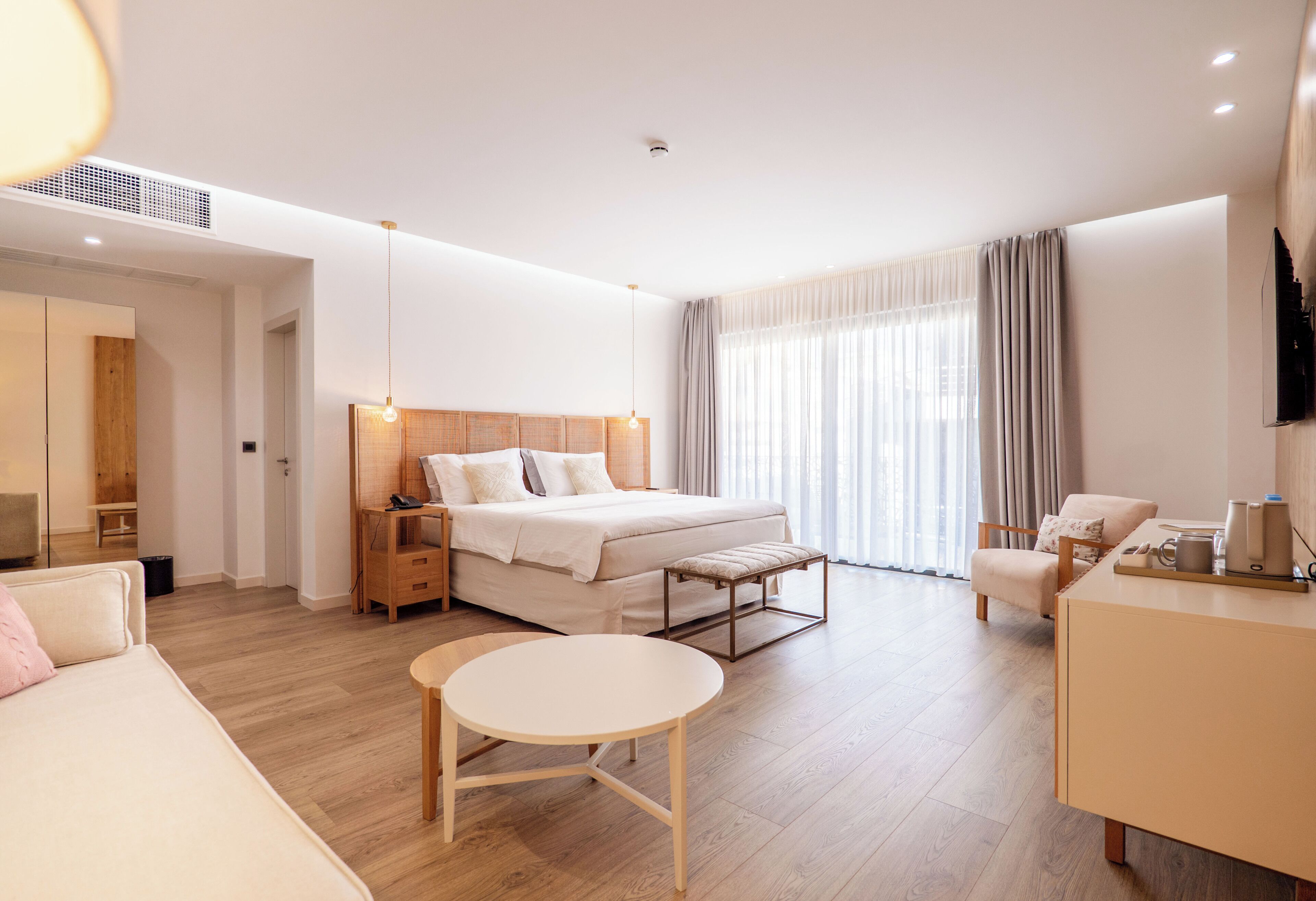 Ropa de cama de alta calidad y minibar 