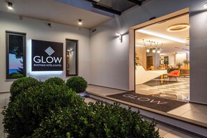 Property entrance - Glow Boutique Hotel & Suites (Sarandë)