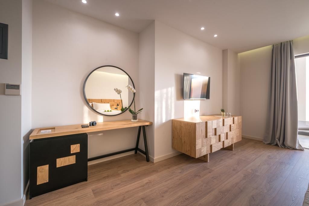 1 bedroom, premium bedding, minibar, in-room safe