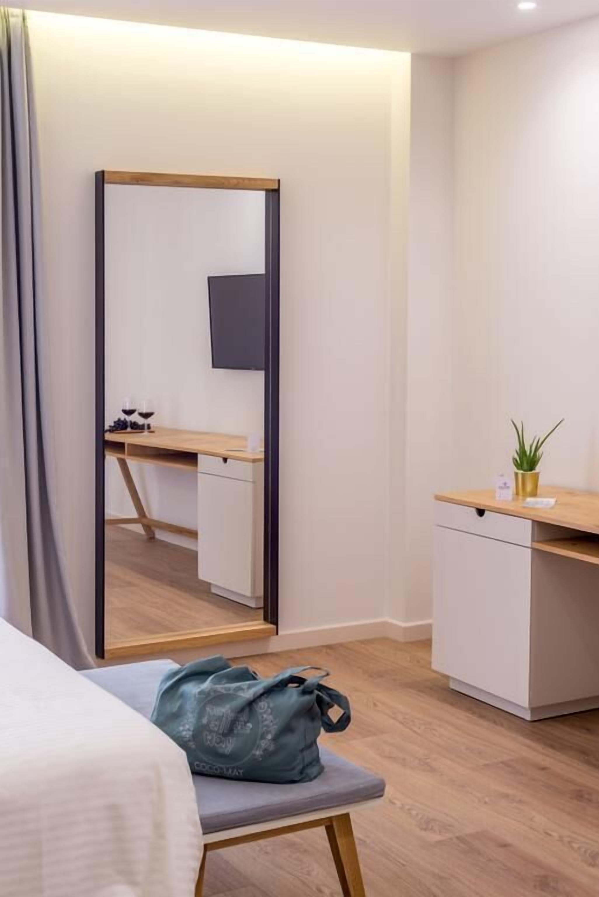 1 bedroom, premium bedding, minibar, in-room safe