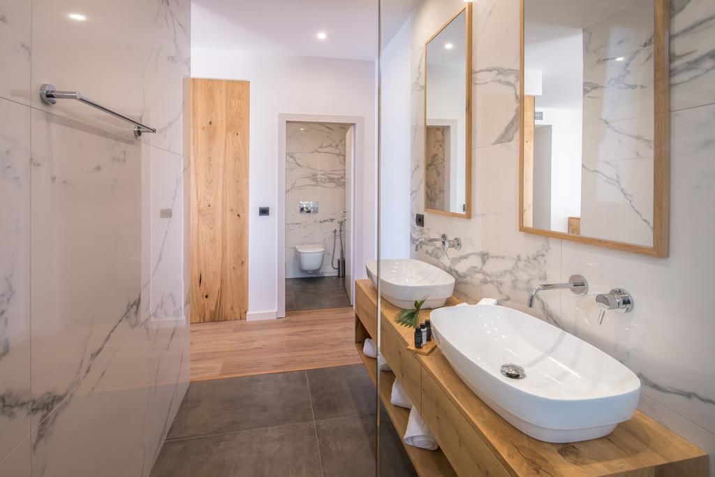 glow suite, terrace, sea view | bathroom | shower, rainfall showerhead, free toiletries, hair dryer