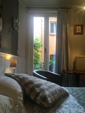 Standard Double Room | Soundproofing, free WiFi, bed sheets - Hotel Leopold (Bruges)