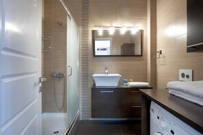 Apartment, 2 Bedrooms | Bathroom