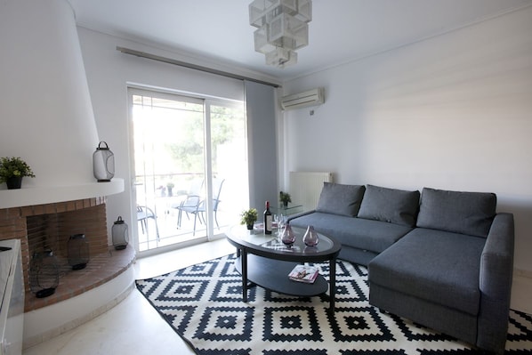 Apartment, 2 Bedrooms | Living room