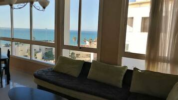 Apartment, 2 Schlafzimmer | Wohnbereich | Flachbildfernseher