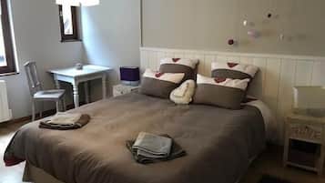 3 chambres, fer et planche Ă  repasser, Wi-Fi, draps fournis