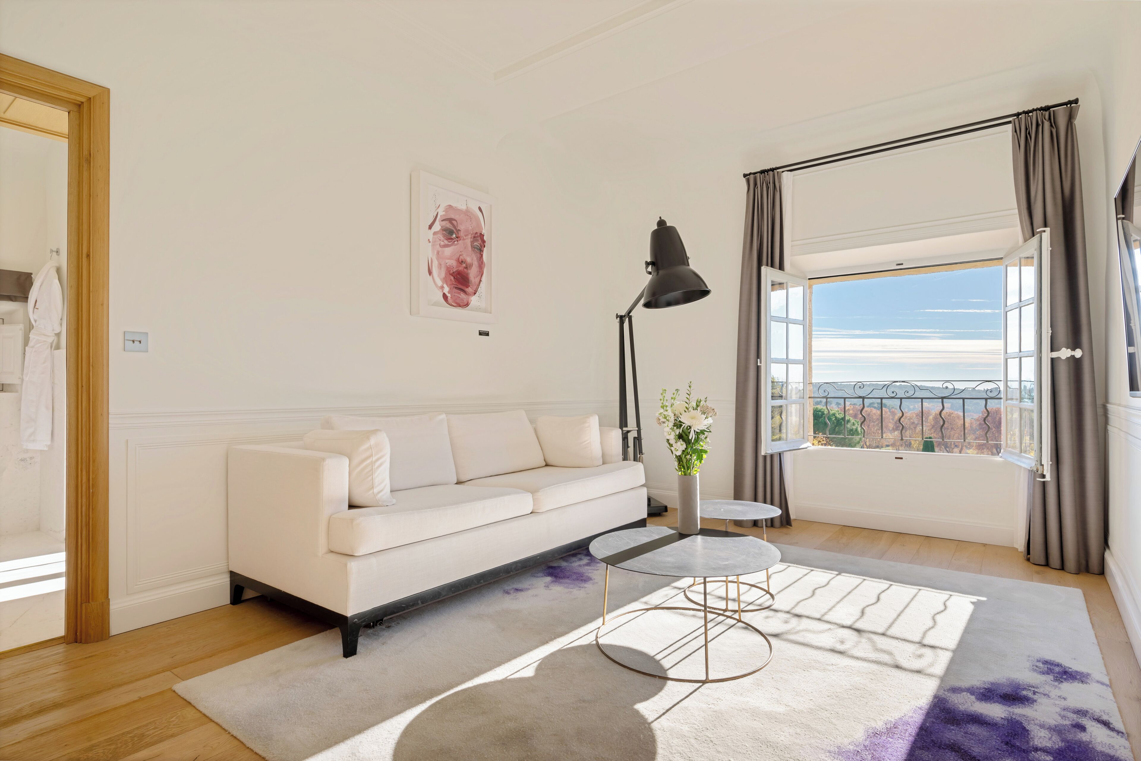 suite chateau prestige | living area | flat-screen tv