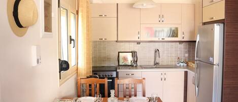 Duplex, 2 Bedrooms | Private kitchen | Full-size fridge, oven, stovetop, coffee/tea maker