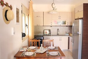 Duplex, 2 Bedrooms | Private kitchen