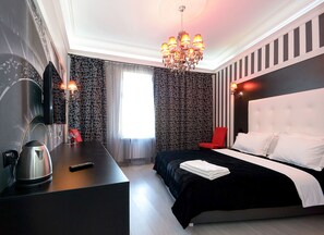 Design Studio, 1 Queen Bed, City View | Iron/ironing board, free WiFi, bed sheets
