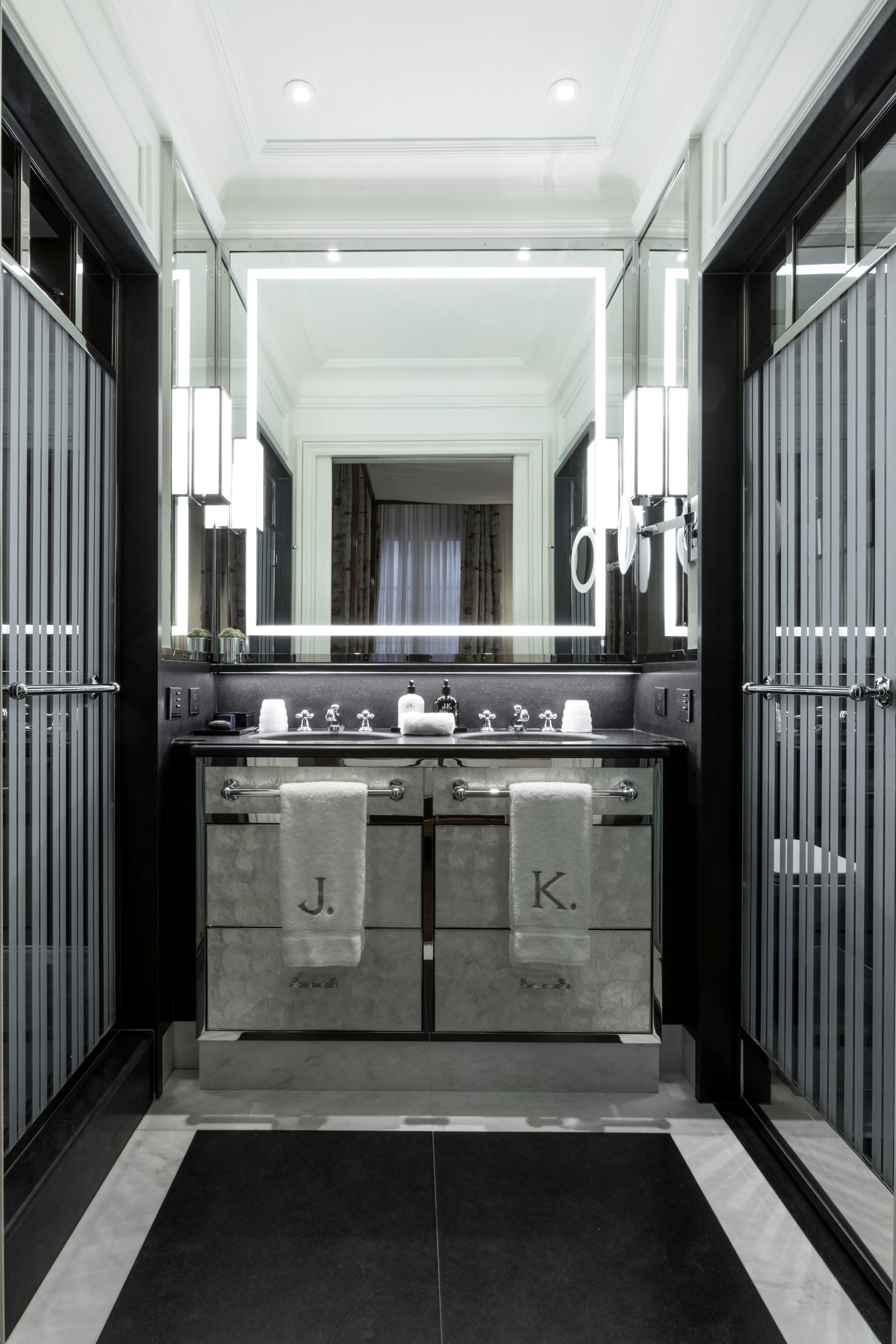 Photo - J.K. Place Paris