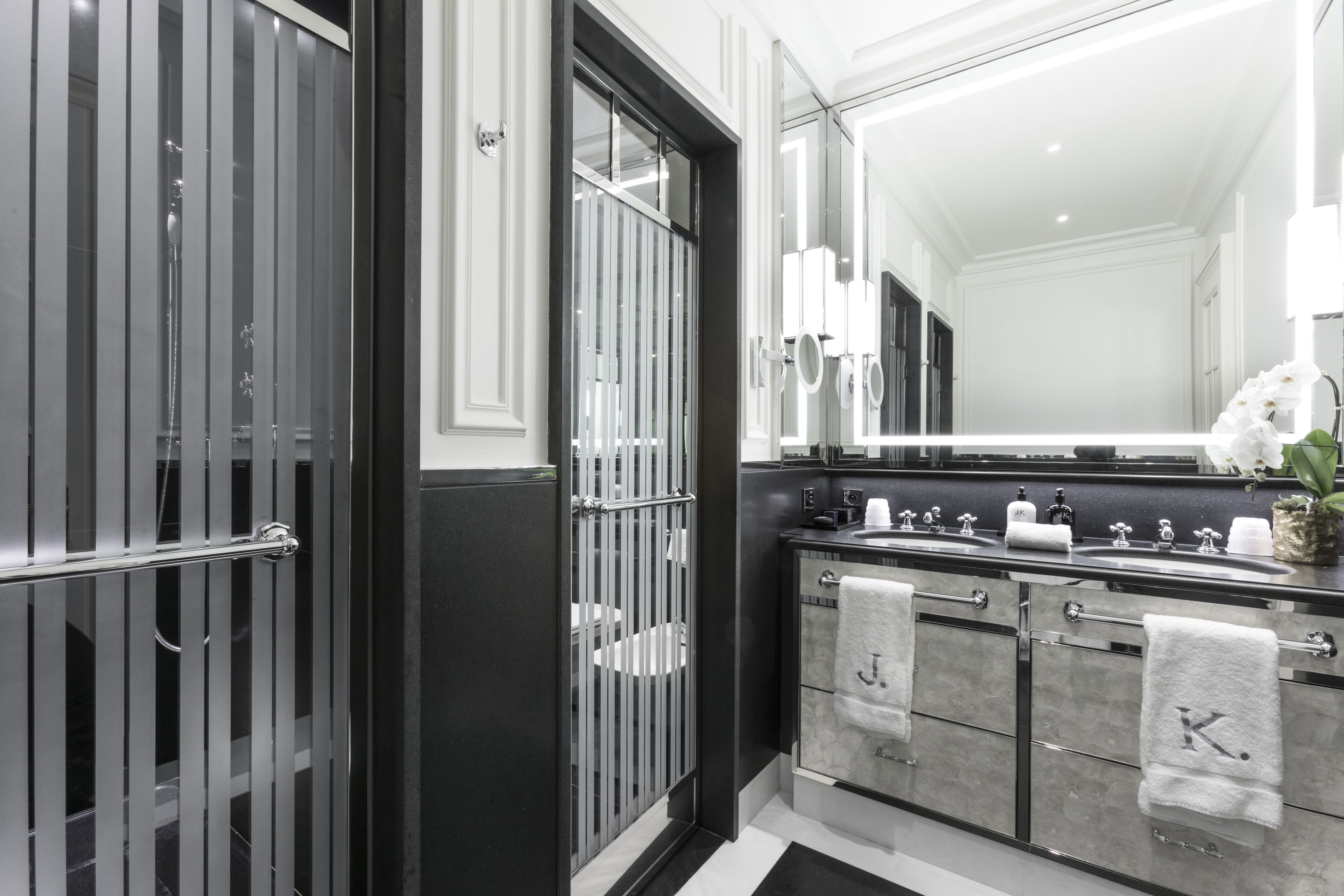 Photo - J.K. Place Paris