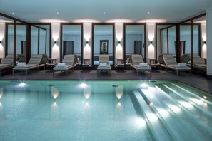 Indoor pool, open 7:00 AM to 10:00 PM, sun loungers - J.K. Place Paris (Paris)
