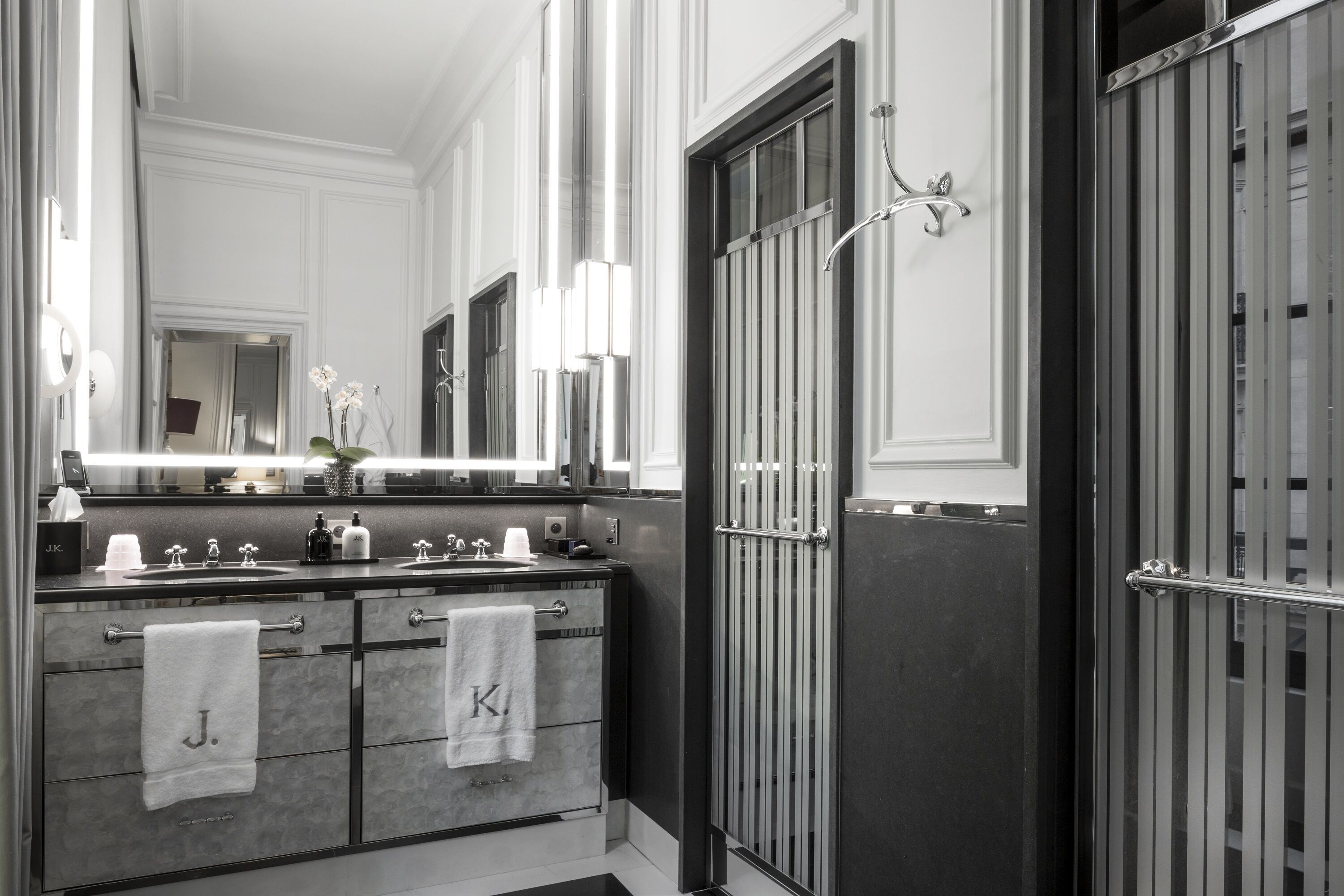 Photo - J.K. Place Paris