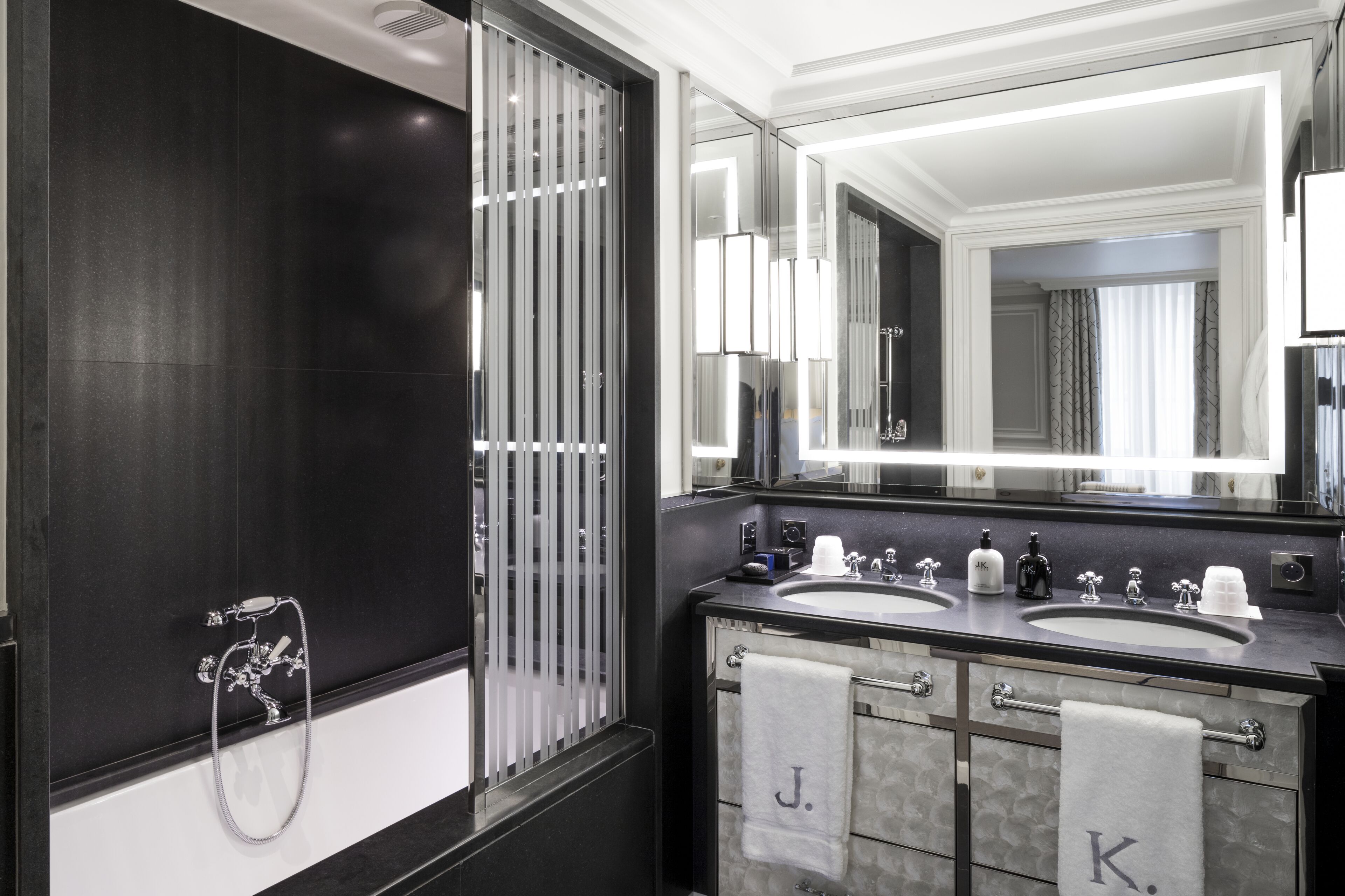 Photo - J.K. Place Paris