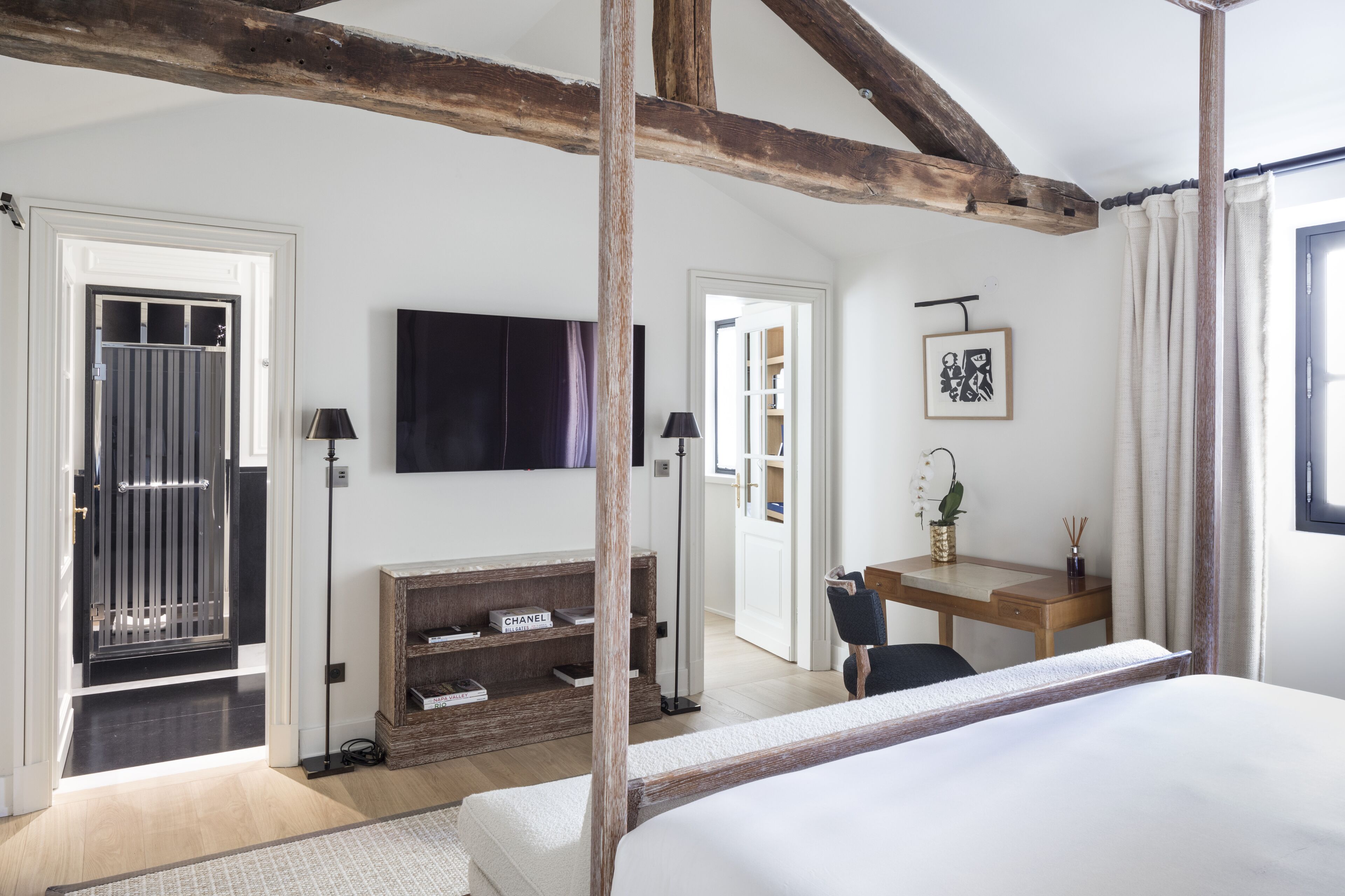 Photo - J.K. Place Paris