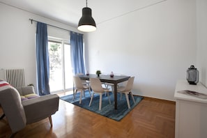 Apartment | In-room dining - Palaio Faliro, Bright and Spacious Apartment (Palaio Faliro)
