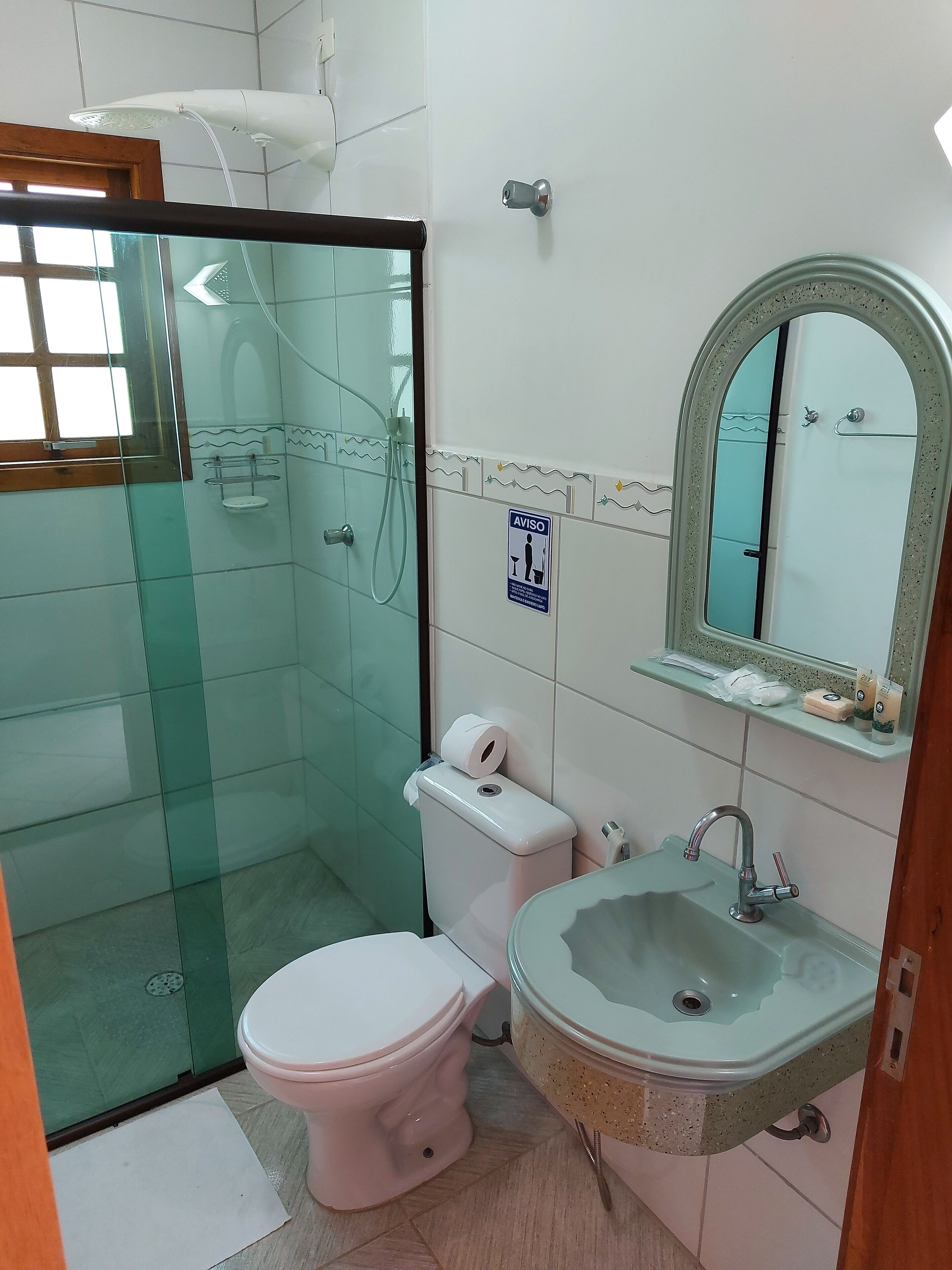 triple room | bathroom | shower, free toiletries, hair dryer, towels
