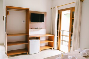 Habitación Deluxe, 1 cama matrimonial | Ropa de cama hipoalergénica, minibar y espacio para trabajar con laptop