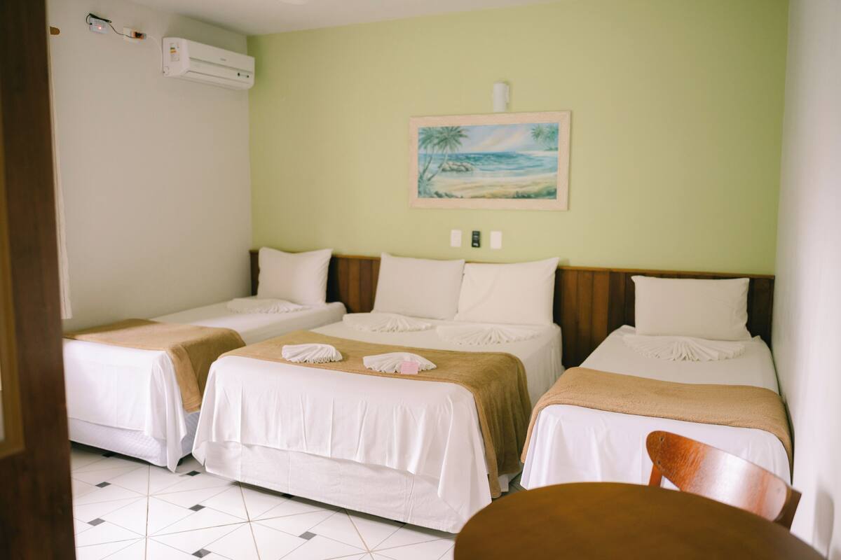 ห้องพักสำหรับสี่ท่าน | เครื่องนอนป้องกันสารก่อภูมิแพ้, มินิบาร์, พื้นที่ทำงานแบบใช้แล็ปท็อป