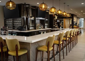 Bar (trong khuôn viên)