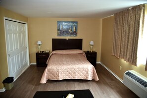 Executive Suite | Blackout drapes, soundproofing, free WiFi, bed sheets - Swan Motel (Linden)