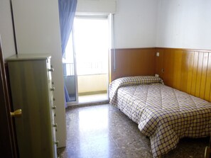 Club-pientalo, kaupunkinäköala | Yksilöllisesti kalustettu, työpöytä