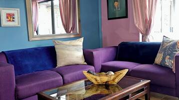 Family Apartment (Duckegg Blue / Raspberry Flatlet) | Living area | 40-cm Smart TV with satellite channels, TV, Netflix