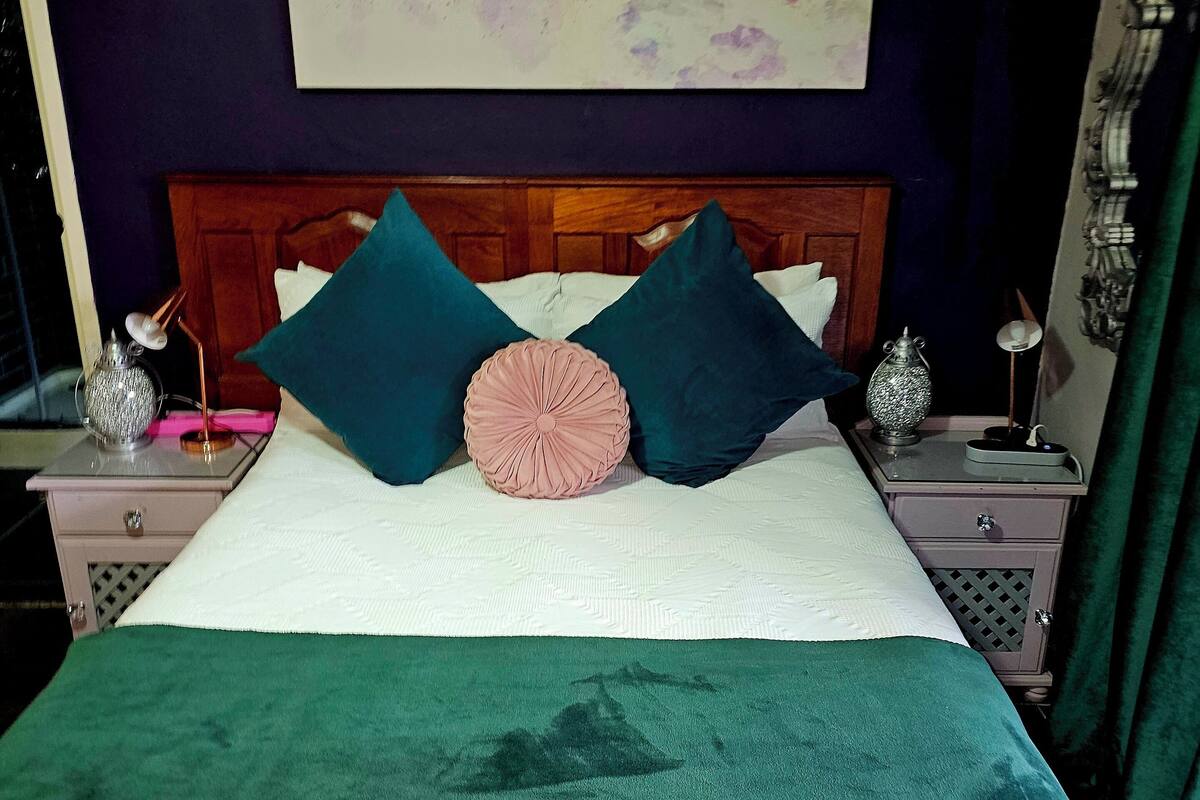 Chambre Double Classique, 1 chambre, vue cour intérieure (Purple Plum) | Draps en coton égyptien, literie de qualité supérieure