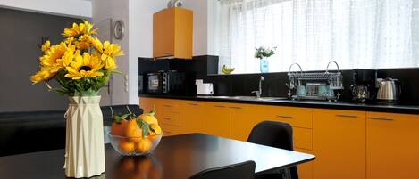 Leilighet | Eget kjøkken | Kjøleskap, ovn, kokeplater og kaffetrakter/tekoker