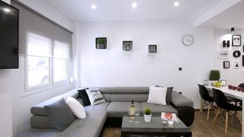 Studio | Living area | Smart TV