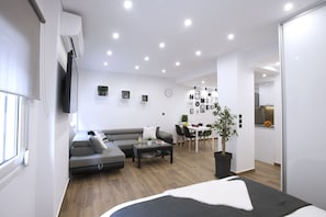 開放式客房 | 起居區 | 智慧型電視