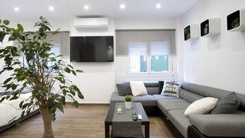Studio | Living area | Smart TV