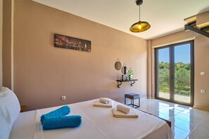 3 bedrooms, in-room safe, iron/ironing board, WiFi