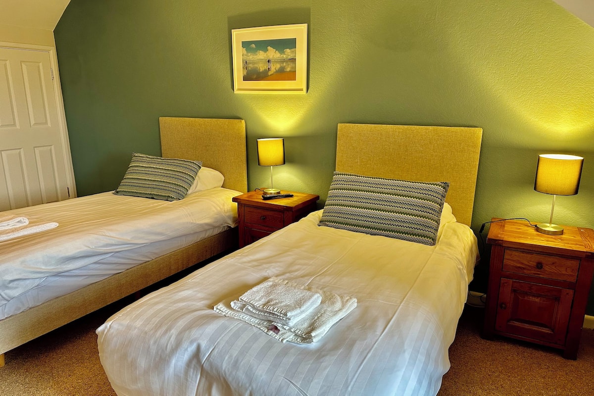 standard twin room, garden view | hypo-allergenic bedding, down duvets, blackout curtains