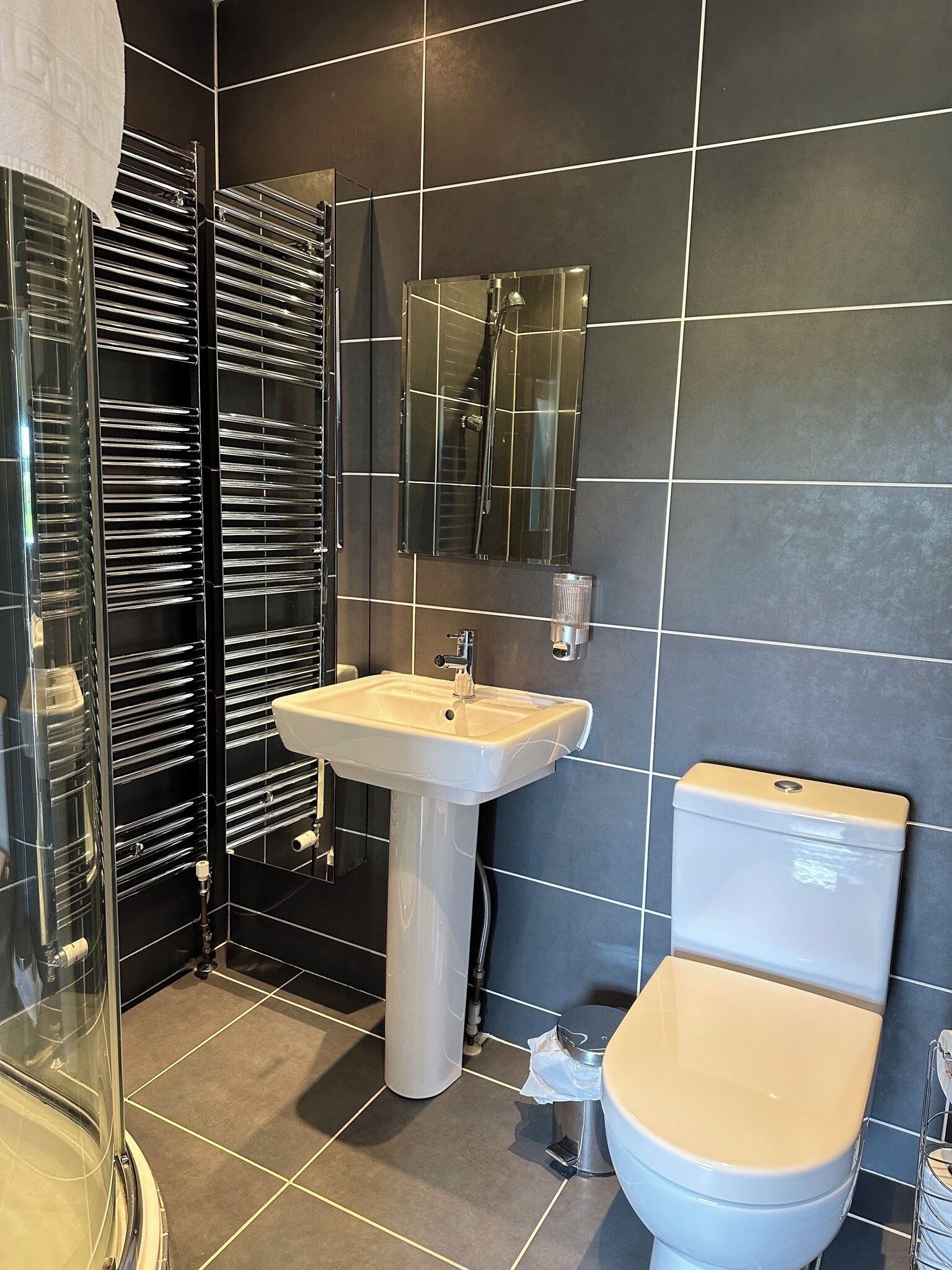 superior double room, garden view | bathroom | hair dryer, towels, soap, shampoo