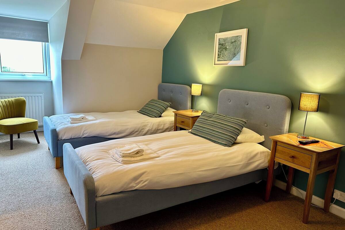 economy twin room, garden view | hypo-allergenic bedding, down duvets, blackout curtains