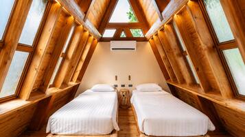 Two Bedroom Villa | In-room safe, desk, laptop workspace, rollaway beds