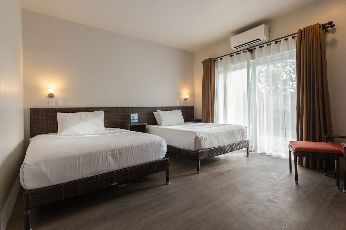 Deluxe Room (Deluxe Double Room with Bath Tub)