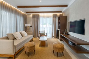 Solis Suite (Two-Bedroom Suite) | In-room safe, desk, laptop workspace, blackout drapes
