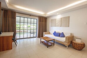 Family Villa, 1 Bedroom, Lagoon View | Living area