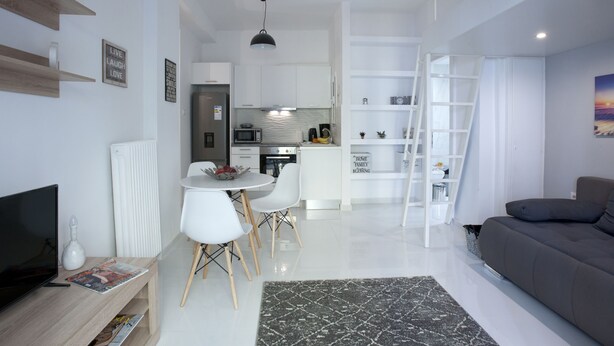 A modern apartment with a dining area, kitchen, and living room. - Victoria Square, Cozy and Stylish Apartment (Athens)