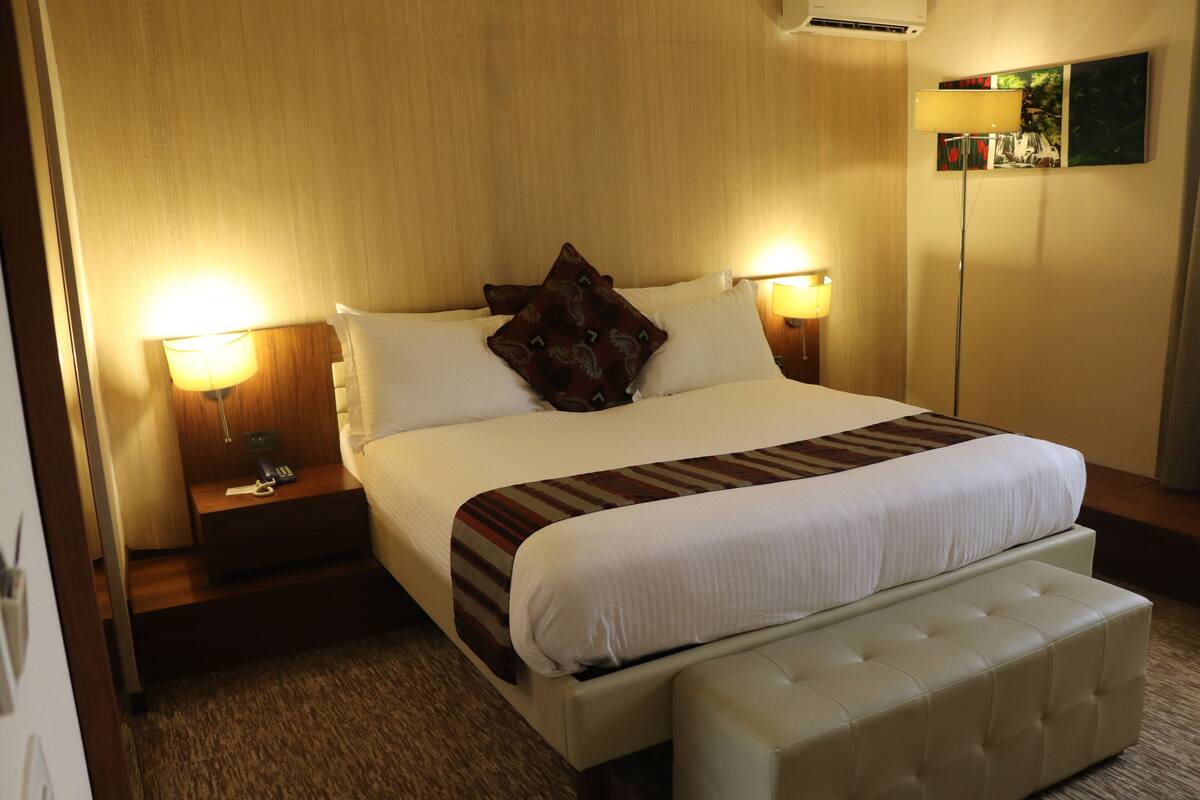 Standard Double Room, 1 Double Bed | Premium bedding, down comforters, pillowtop beds, in-room safe