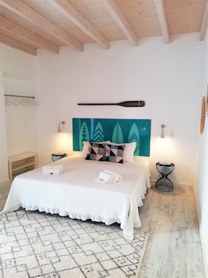 Suite Superior, 1 Tempat Tidur King, kamar mandi pribadi | Tirai kedap cahaya, kedap suara, setrika/meja setrika, dan Wi-Fi gratis