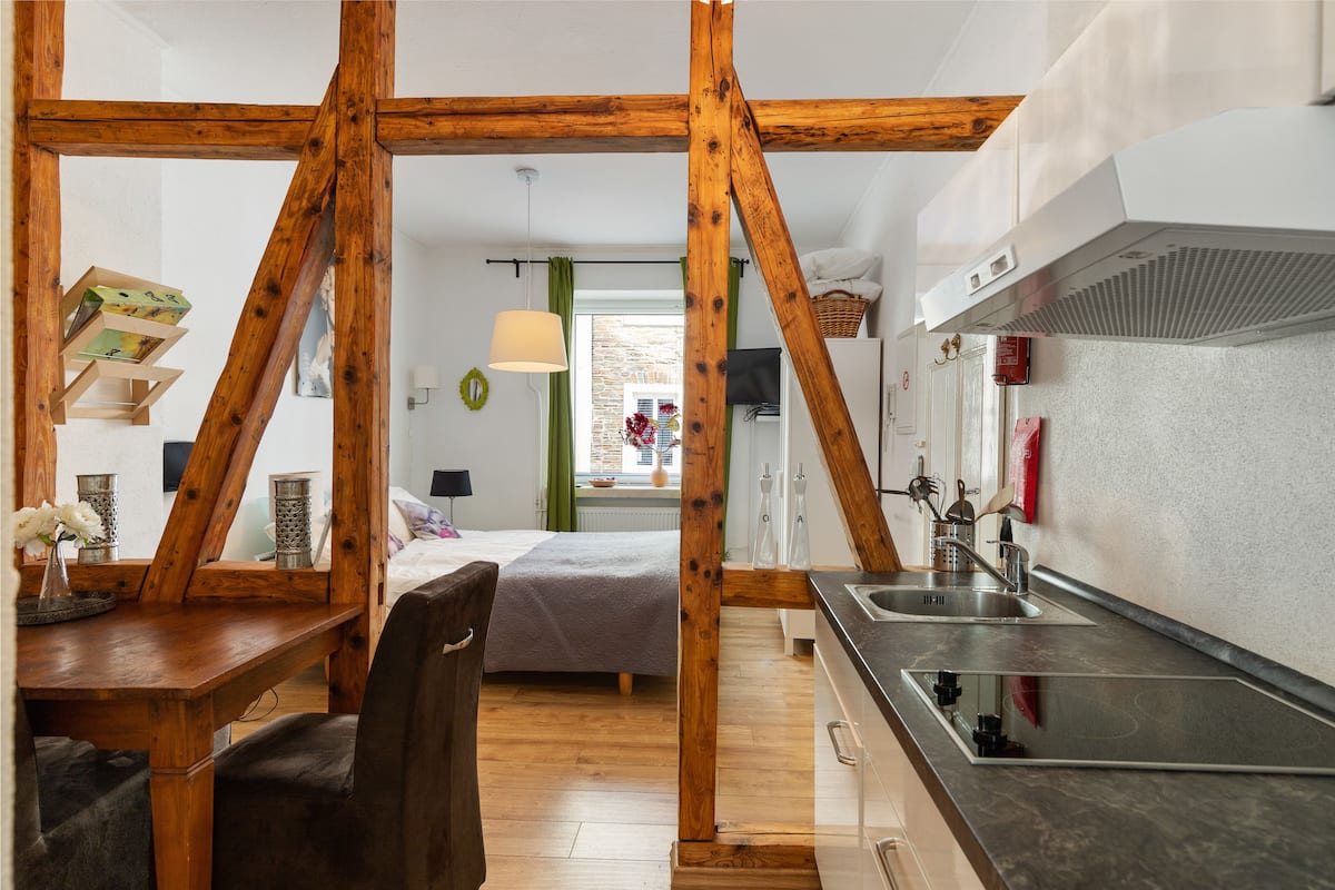 Estudio exclusivo, 1 cama matrimonial (1) | Ropa de cama de alta calidad, edredón y decoración personalizada